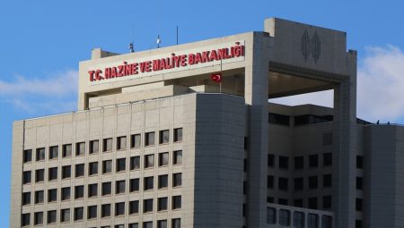 Hazine ve Maliye Bakanlığı’nda kimi üst seviye bürokratlar misyondan alındı