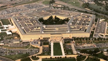 Pentagon, basın ofisini kapalı alan ilan ederek gazetecilerin girişini yasakladı